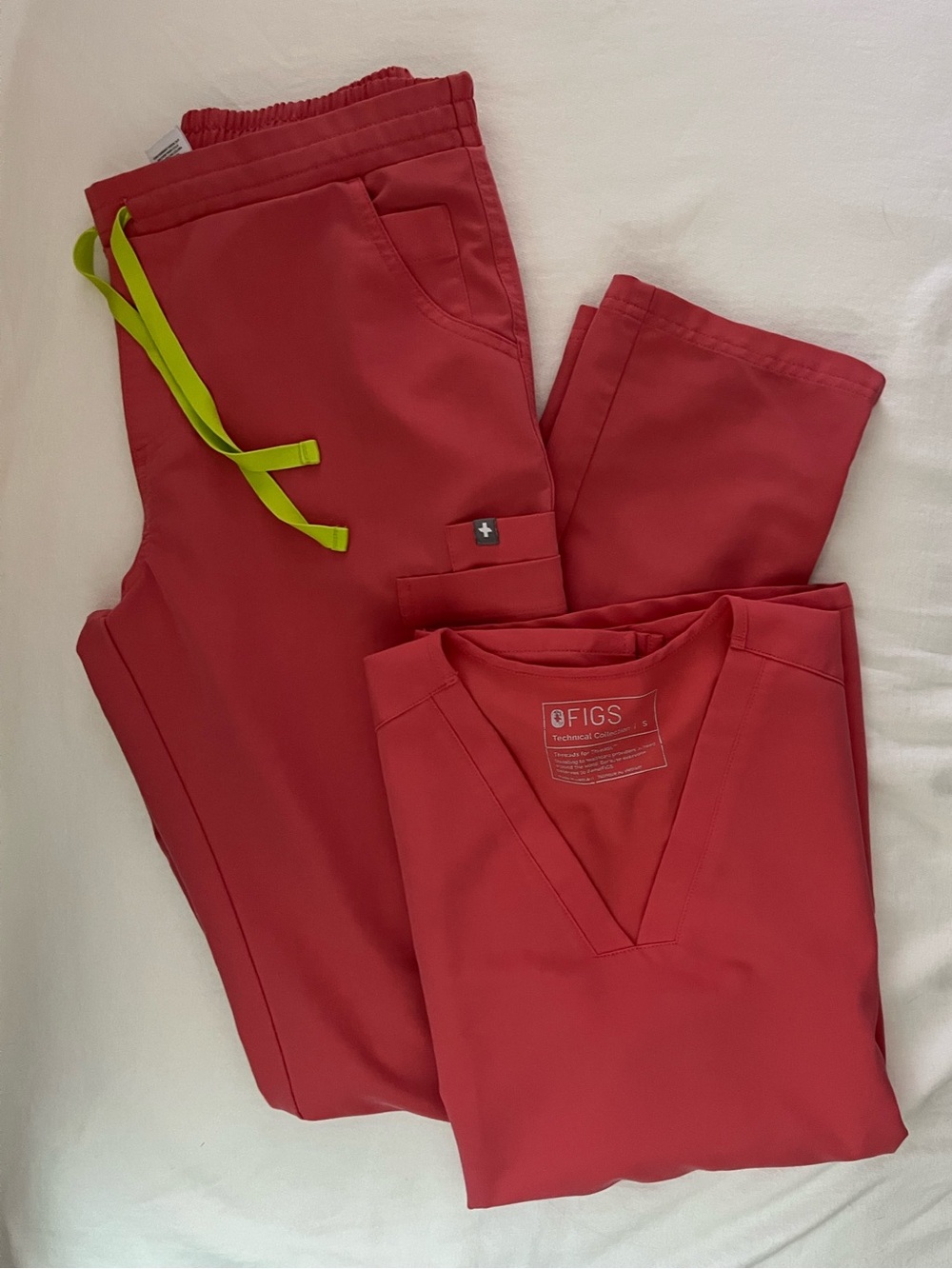 FIGS Scrub Set Hot Coral Small